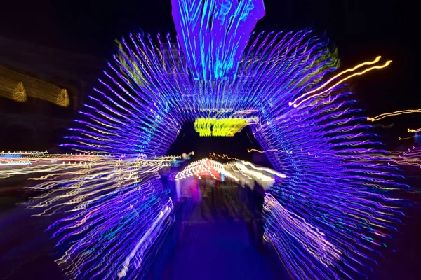 Neon ışıklarının kemeri