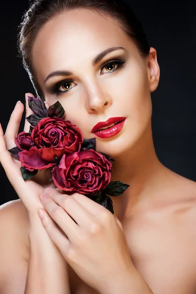 Brunette with make-up and flowers — Stock Photo, Image