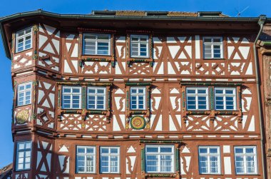 Tarihi yarım ahşap ev, ev cephesi, Mosbach, Baden-Wuerttemberg, Almanya