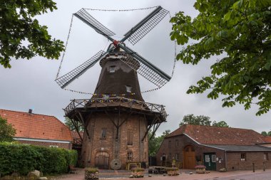 Geleneksel yel değirmeni Jever, Schlachtmuehle, Doğu Frizya, Aşağı Saksonya, Almanya