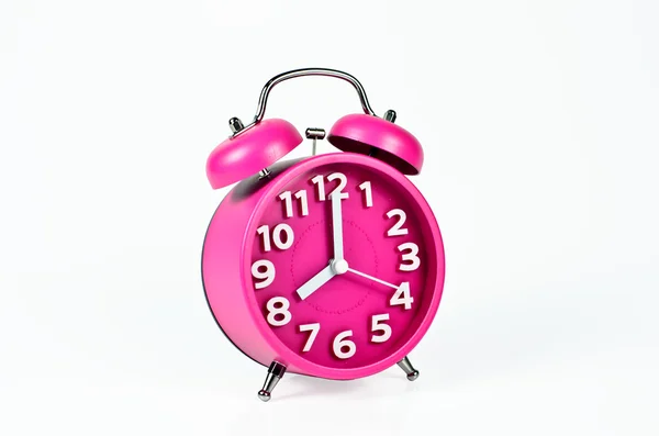 Reloj despertador rosa retro aislado en blanco —  Fotos de Stock