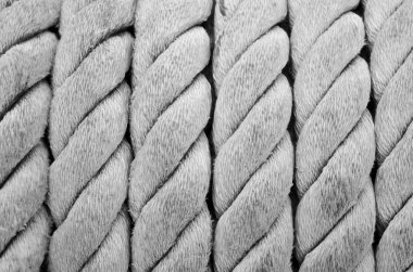 siyah ve beyaz renk olarak gemi halatları çuval