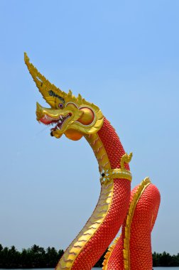 Tapınak Tayland Kırmızı serpent heykeli