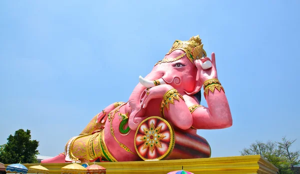Big rosa Ganesha em pose relaxante, Tailândia — Fotografia de Stock