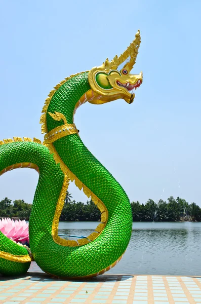 Green Serpent statue in temple Thailand — Stock Photo, Image