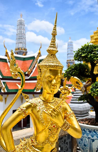 Demon voogd op wat phra kaew, tempel van de Smaragden Boeddha, b — Stockfoto