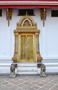 Tayland tapınağı kapısı heykeli 