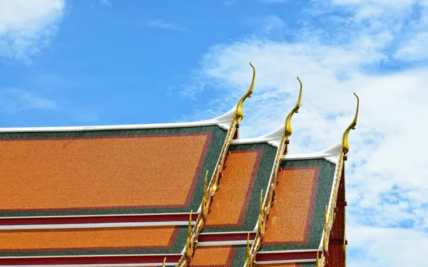 Telhas do telhado estilo templo tailandês — Fotografia de Stock