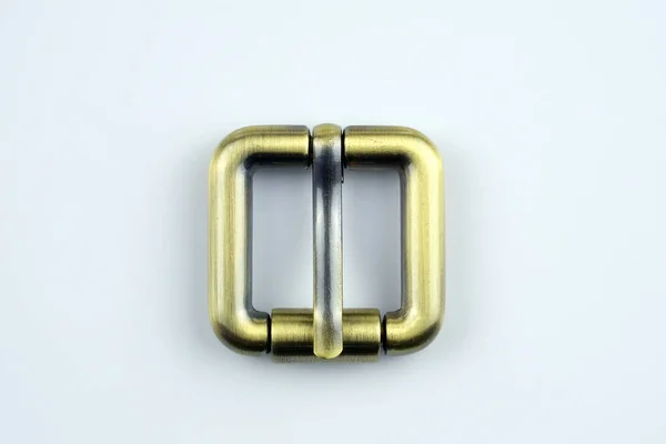 Quadratische Bronzeschnalle Mit Flacher Zunge Auf Weißem Hintergrund Metallbeschläge Für — Stockfoto