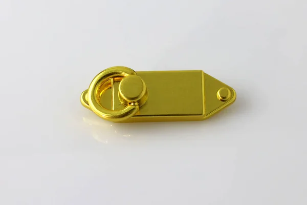 Metallic Gouden Decoratie Voor Een Tas Een Witte Achtergrond Decoratie — Stockfoto