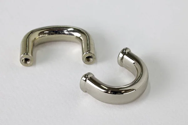 Halve Ring Houder Voor Tas Een Witte Achtergrond Kleur Zilver — Stockfoto