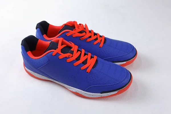 Ποδόσφαιρο Sneakers Φωτεινά Κορδόνια Λευκό Φόντο Μπλε Αθλητικά Παπούτσια Πορτοκαλί — Φωτογραφία Αρχείου