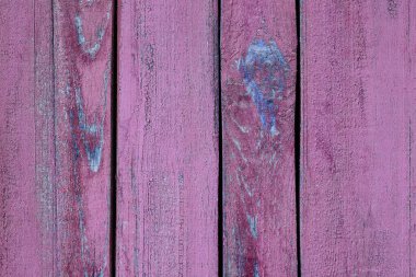 Leylak ahşap arka plan, kalaslar. Tahta dikey tahtaların dokusu. Eski boyalı kumaşlar. Sert tahta yüzeyi.