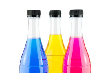 Parlak renkli şişeler