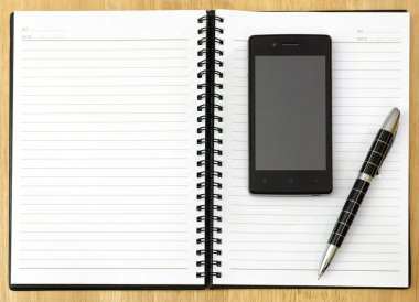 cep telefonu ile bir tabloda not defteri