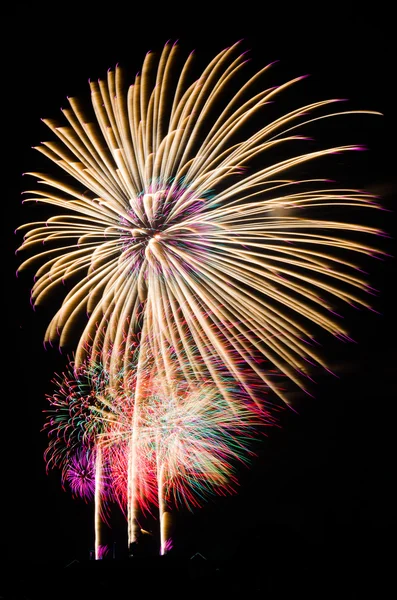 An image of exploding fireworks at night — Stock Photo, Image