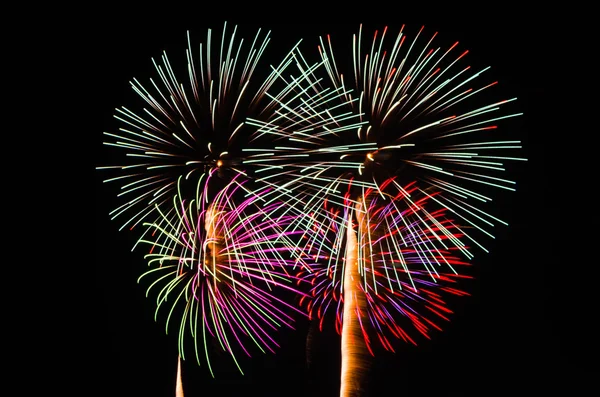 An image of exploding fireworks at night — Stock Photo, Image