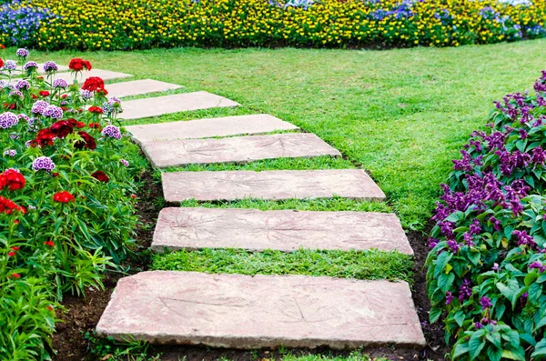 Walkway in the flowers garden — Stock Photo, Image