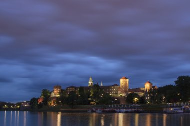 Polonya, krakow, wawel royal castle, geçen tekne ışıkları