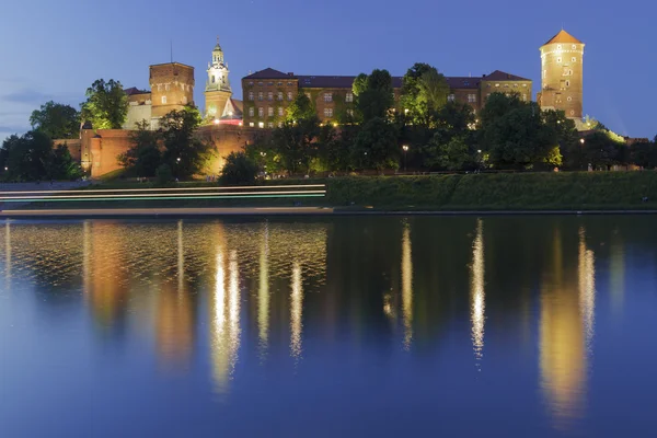 Poland, Krakow, Wawel Royal Castle, Lights of a Passing Boat — Stock Photo, Image