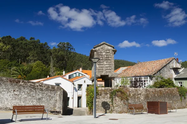 Španělsko, Galicie, Corcubion, horreo - tradiční stodola — Stock fotografie