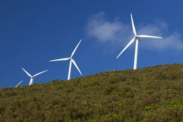 Španělsko, asturias, větrné turbíny — Stock fotografie