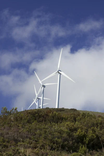 Španělsko, asturias, větrné turbíny — Stock fotografie