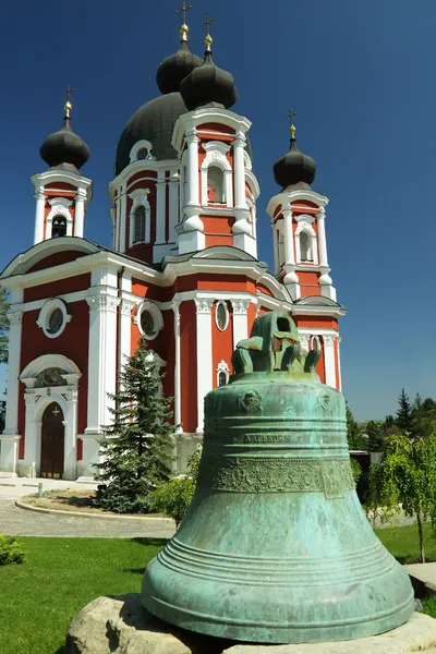 A Moldovai Köztársaság Curchi kolostor, ősi Bell — Stock Fotó