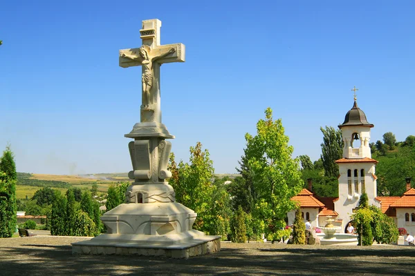 Республіка Молдова, curchi монастиря, кам'яний хрест — стокове фото