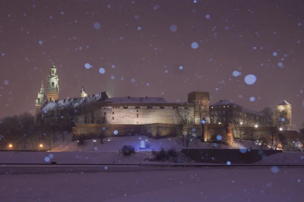 Wawel Royal yaktı-up kale Polonya, Krakow, kar kaplı