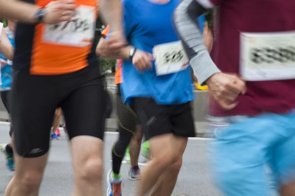 Amatör sokak maraton Koşucular hareket — Stok fotoğraf