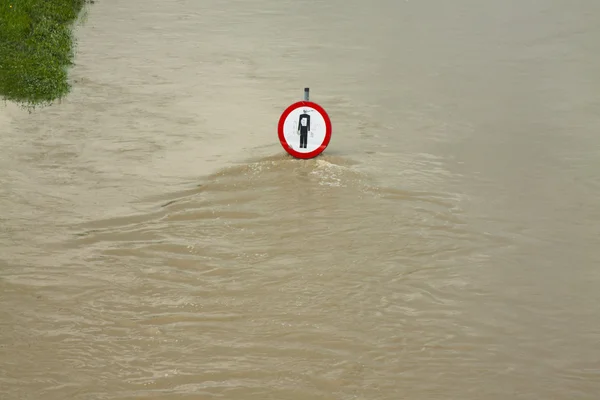 Inundación, no hay señal de entrada sobre el agua — Foto de Stock