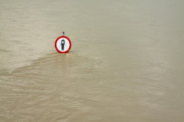Polonya, Kraków, sel, su üzerinde giriş yok