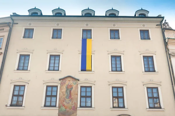 Bandera Ucrania Como Muestra Solidaridad Durante Guerra Polonia Cracovia Marzo — Foto de Stock