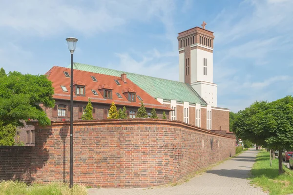 Polen Övre Schlesien Gliwice Zatorze Kristus Den Modernistiska Församlingskyrkan Vår — Stockfoto