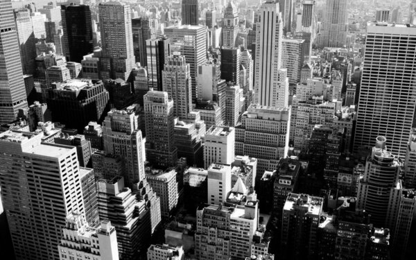 A cityscape picture of Manhattan in a perspective from above in black and white.