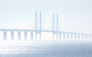 Scania İsveç üzerinden görülen oeresundsbridge