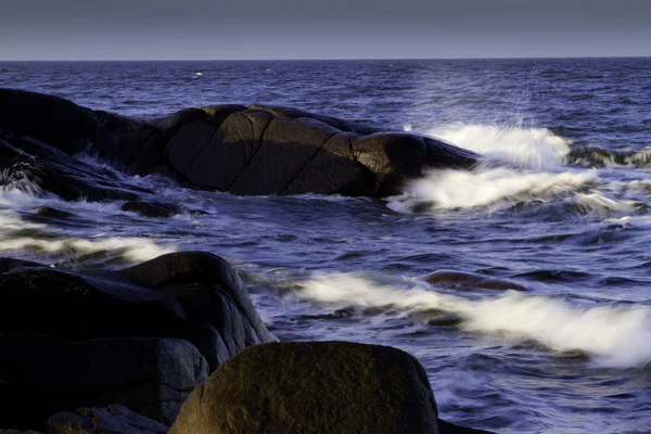 Скалистый морской пейзаж — стоковое фото