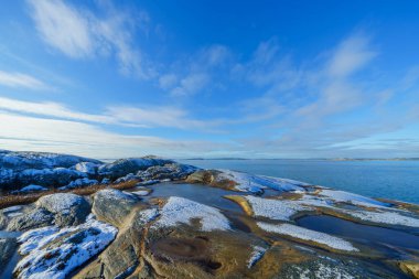 Büyük Amund Adası İsveç 'in batı kıyısında bir doğa koruma alanıdır.