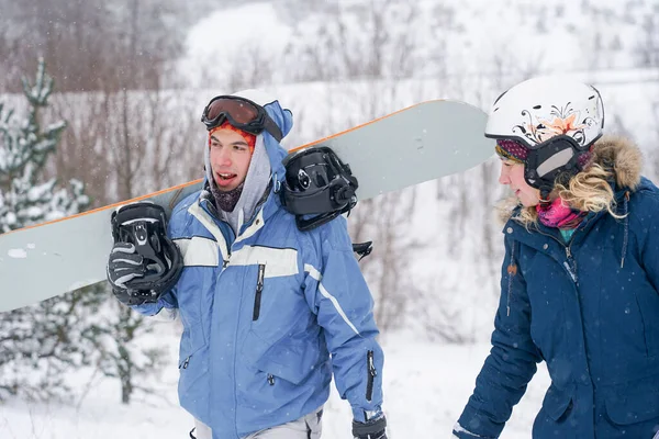 Guy Girl Snowboarding Clothes Walking Ski Slope Holding Snowboard Winter — Foto de Stock