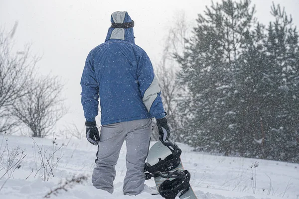 Freerider Guy Walks Snow Powder Holding Snowboard —  Fotos de Stock