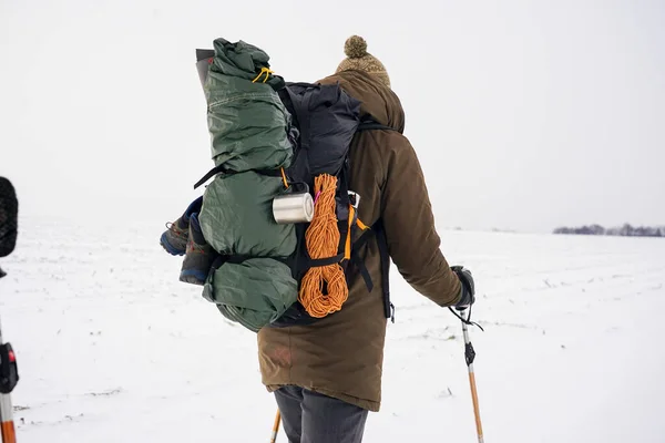 Men Winter Gear Walking Snow Winter Expedition Checked Pole Man —  Fotos de Stock