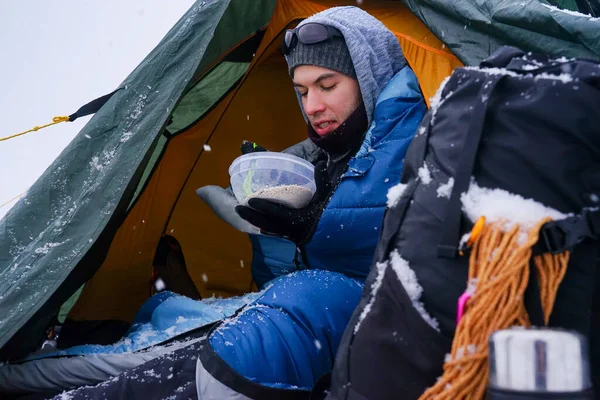 Guys Sitting Tent Preparing Food Winter Trip Tent Snow Equipment Стоковое Фото