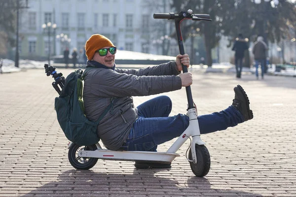 Guy Photographer Sits Electric Scooter Spring Park Wearing Warm Jacket — 스톡 사진