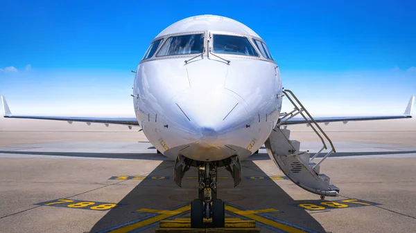 Modernes Passagierflugzeug Bereit Zum Boarding — Stockfoto