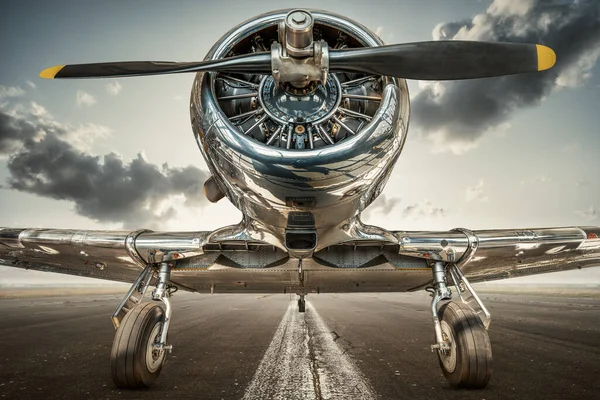Historical Aircraft Runway Ready Take — Stock Photo, Image