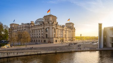 Berlin, Almanya 'daki ünlü Reichstag binası.