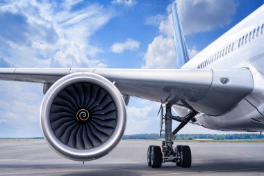 modern bir yolcu uçağı jet motoru