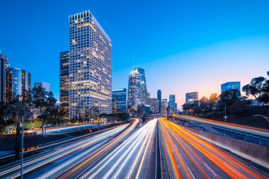 Günbatımından sonra Los Angeles 'ın ufuk çizgisi