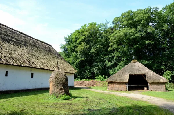 Krajobraz z shack — Zdjęcie stockowe